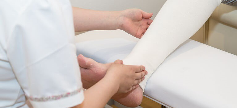 足のしびれ　足の痛みに対する治療
